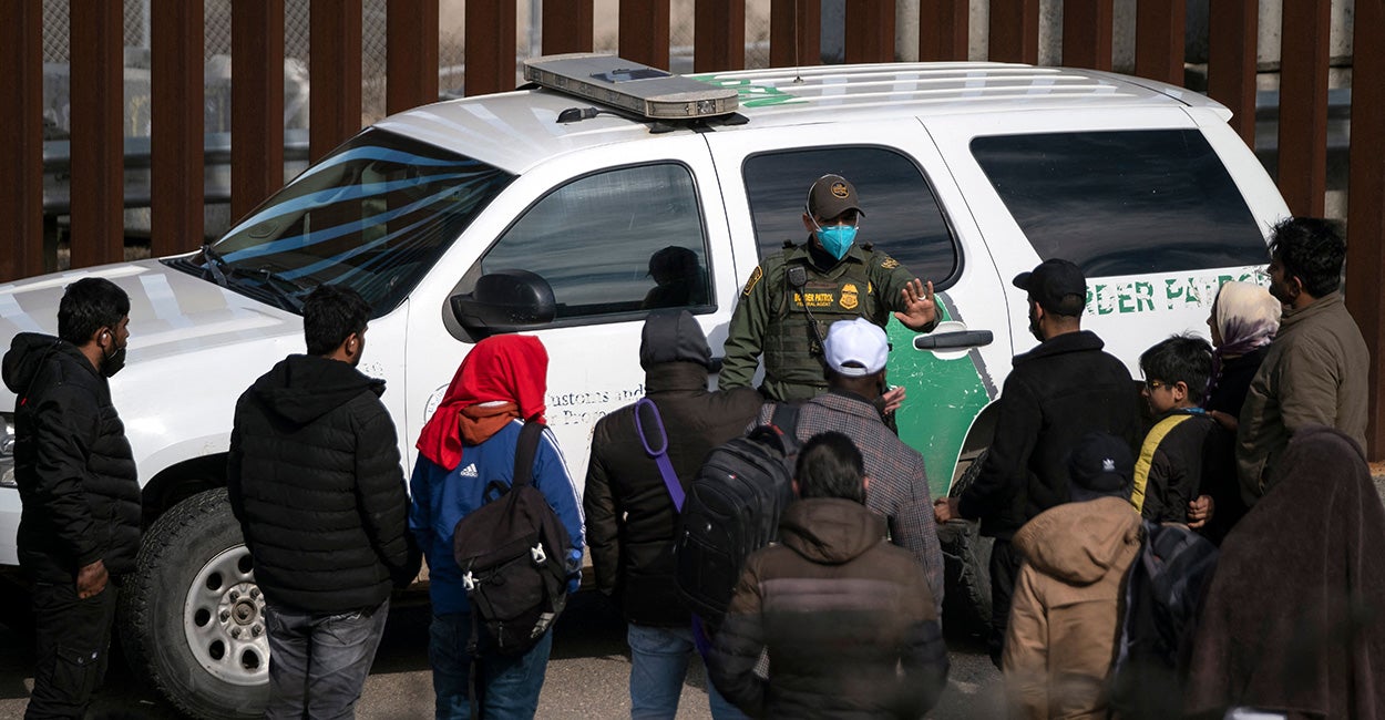 2 Migrants Stoned to Death by Smugglers at Southern Border