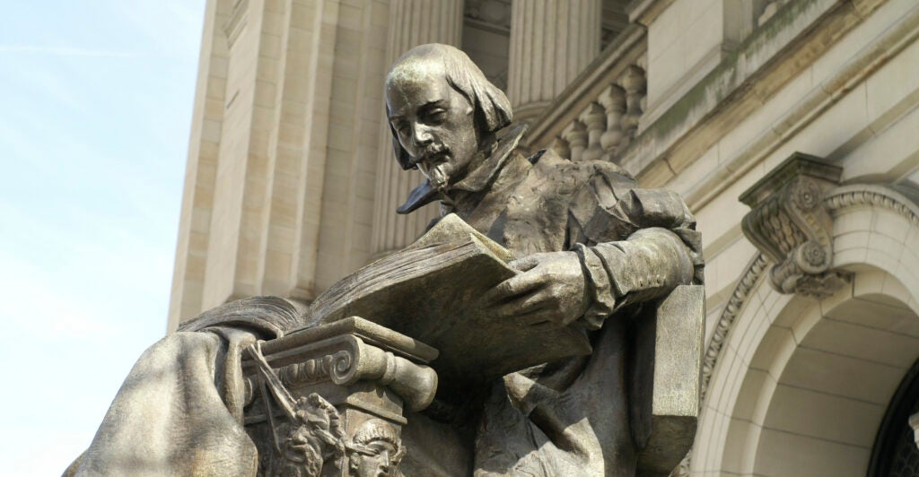 A statue of William Shakespeare