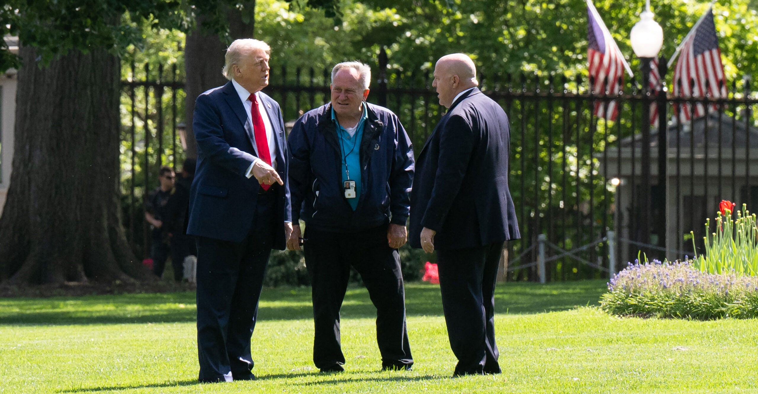 ‘Two Beautiful Poles’: Trump to Pay for White House Makeover
