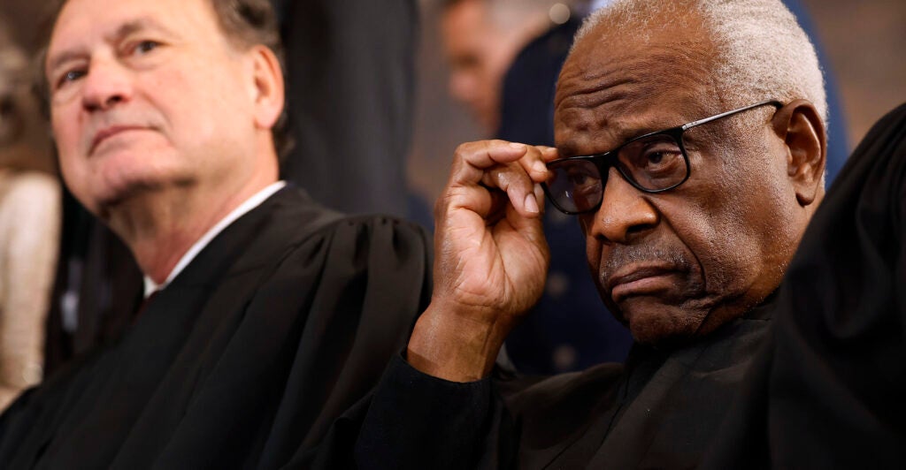 WASHINGTON, DC - JANUARY 20: U.S. Supreme Court Associate Justices Samuel Alito (L) and Clarence Thomas wait for their opportunity to leave the stage at the conclusion of the inauguration ceremonies in the Rotunda of the U.S. Capitol on January 20, 2025 in Washington, DC. Donald Trump took the oath of office for his second term as the 47th president of the United States.
