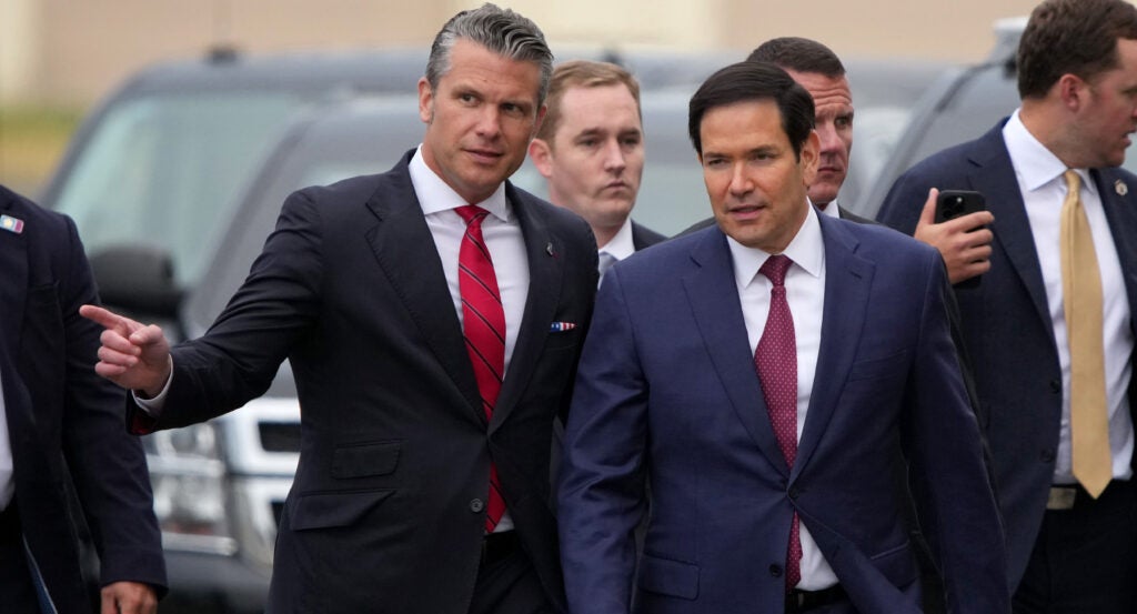 Marcio Rubio walks along with Pete Hegseth.