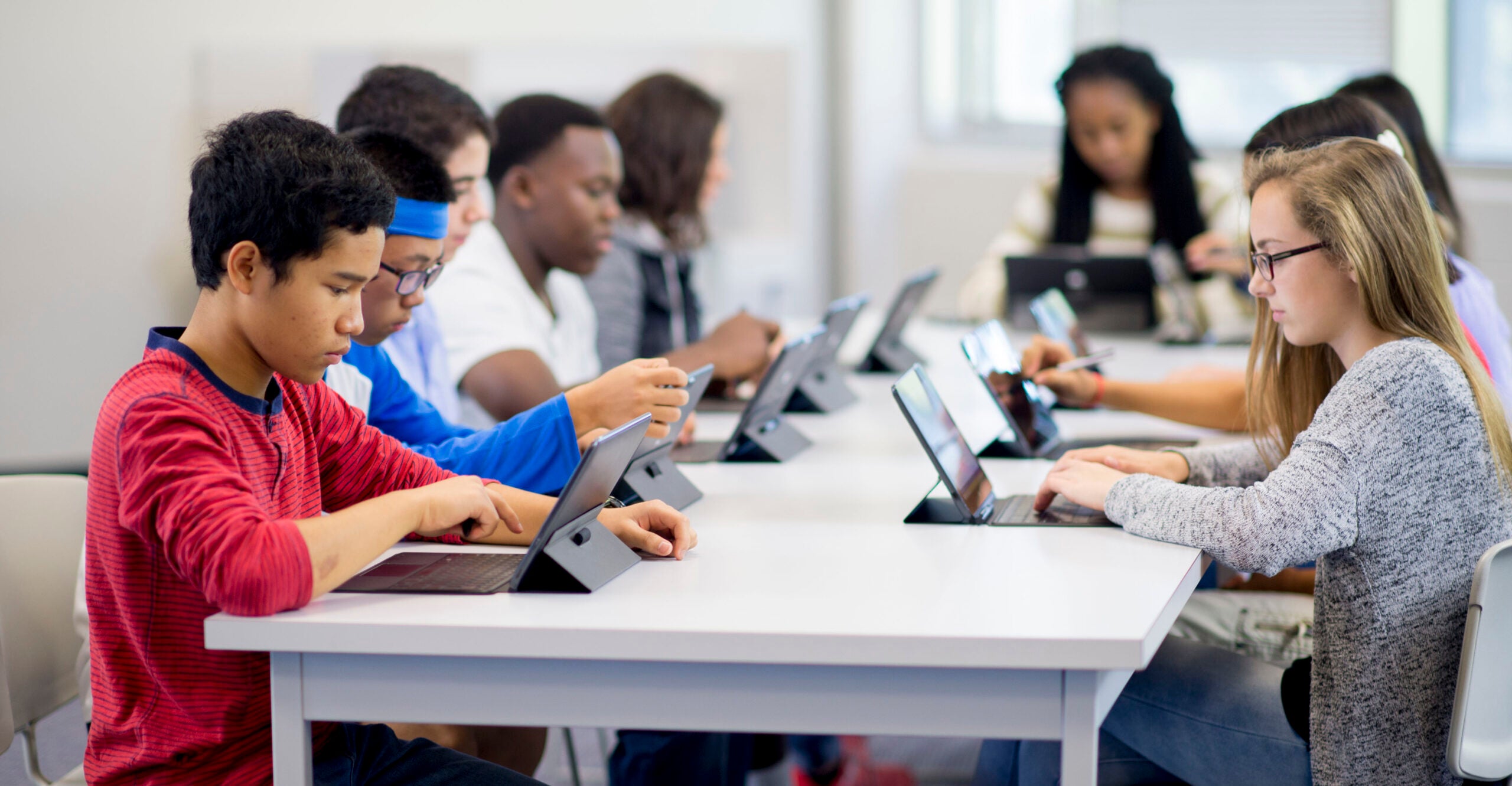 ‘No Critical Thinking’: Parents Sound Alarm as Tech Begins to ‘Replace the Teacher’