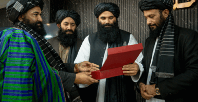 Kabul Mayor Mawlawi Abdul Rashid Baluch receives a certificate of appreciation.