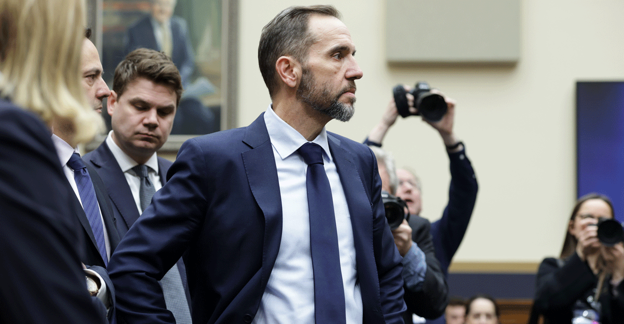 Ousted FBI Agents Sue Before Senate Prepares to Uncover New Details of ‘Arctic Frost’