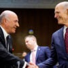 Sen. Rick Scott and entrepreneur Kevin O'Leary shake hands