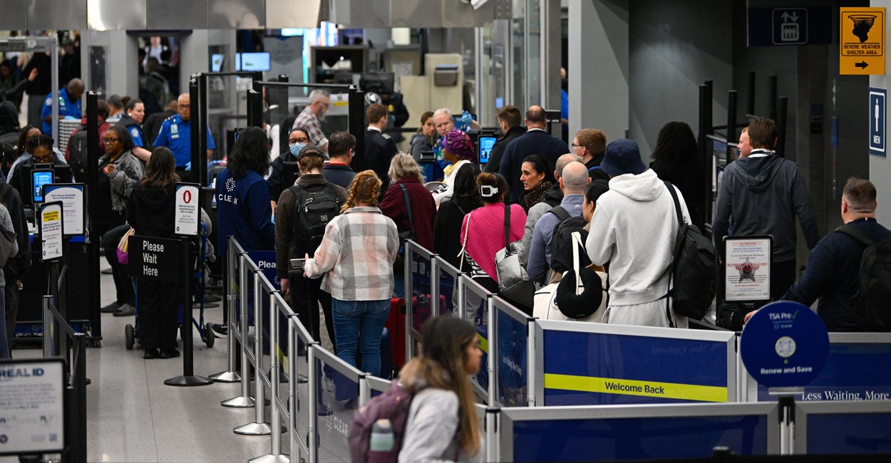 Democrats Block DHS Reopening as TSA Lines Grow Longer