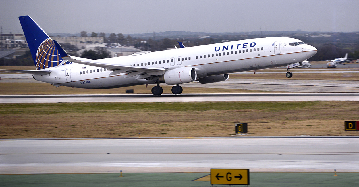 How This Pilot Fights United Airlines' Vaccine Mandate