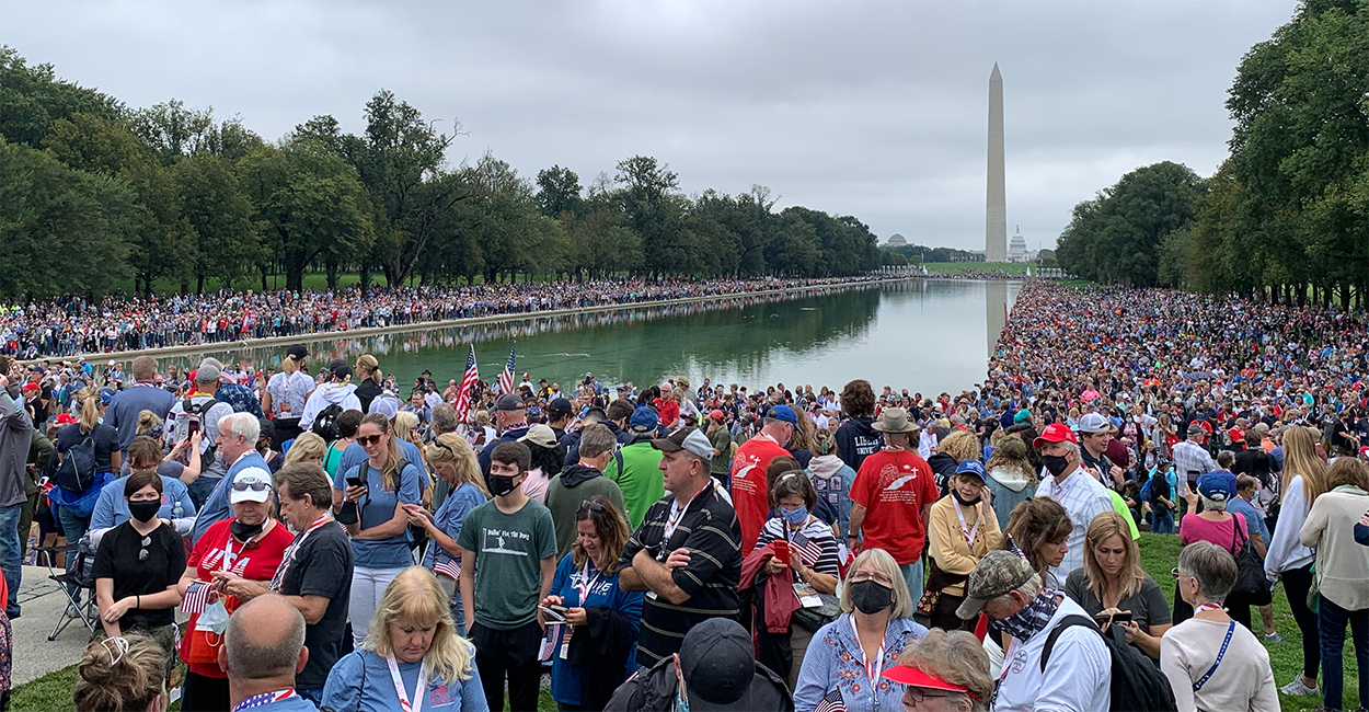 Tens of Thousands Gather for Prayer March Because 'Things Change When You Pray'