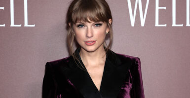 Taylor Swift’s new album “Red (Taylor’s Version)” Is Shaking Up the Music Industry width=